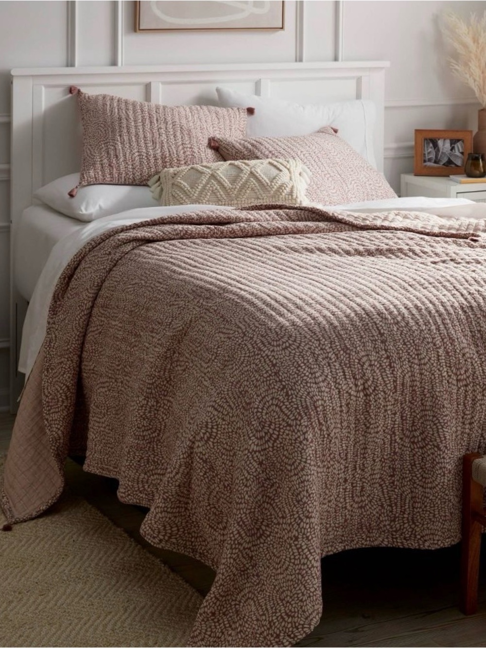Threshold King Size Reversible Boho Matelasse Swirl Quilt
New with Tag